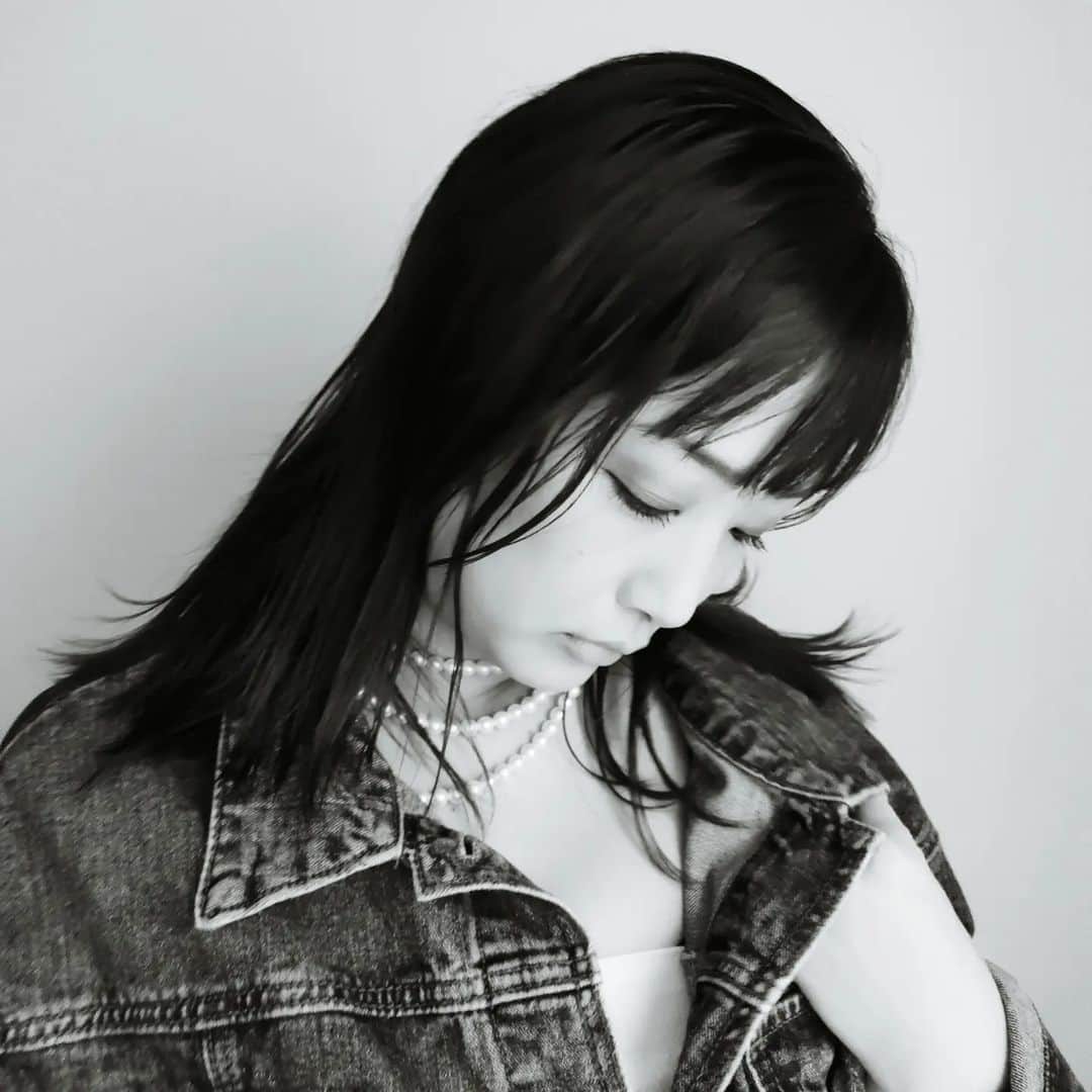 工藤里紗のインスタグラム：「家族から継承された パール 自分で直して 3連にしてみた🤍🤍🤍 #pearl」