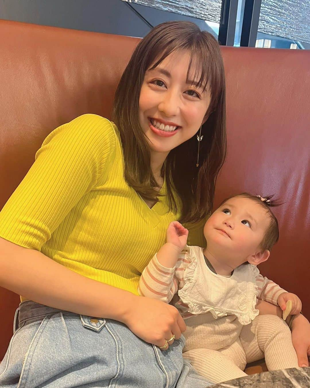 斎藤ちはるさんのインスタグラム写真 - (斎藤ちはるInstagram)「お友達の娘ちゃんに終始メロメロでした…♡♡ . 1枚目、ミルクせんべいをくれようとしてくれています☺️幸せ☺️ . . #思わず #あーん の顔 #ずっと #にやけてしまう #かわいい… #癒し。 #顔出し #許可いただきました . . #斎藤ちはる#テレビ朝日アナウンサー#テレビ朝日#テレ朝#アナウンサー#至福の時#幸せ#癒しの時間#カフェ#ランチ#赤ちゃん#👶」4月13日 20時50分 - chiharu_saito_ex