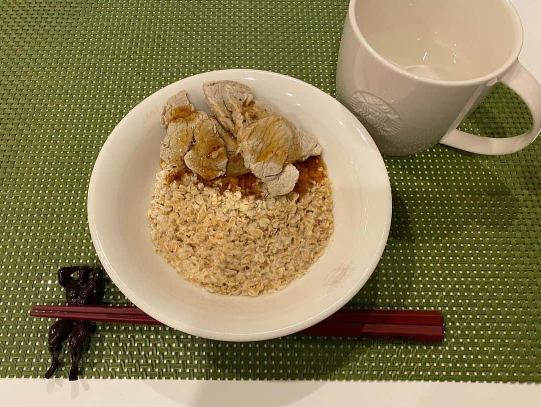 喜多村章子さんのインスタグラム写真 - (喜多村章子Instagram)「4月13日の食事です ・ 「何よりの栄養」 ・ いつも仲良くして下さってる　@xiangmiaojiping  さんが、 「お買い物に行くけど何か要る？今日は鶏胸肉が、安い❣️」 と声をかけて下さったのでお願いしました。グレープフルーツとデコポンまで🍊するとそれを家まで届けて下さって…… ・ ②こんなメッセージまで❣️ 本当に感謝です❣️ ・ 早く治しますね😊 ・ 今日もありがとうございました！ ・ #fitness #workout #training #女子フィジーク #筋トレ」4月13日 21時01分 - nattsu.bm.72233