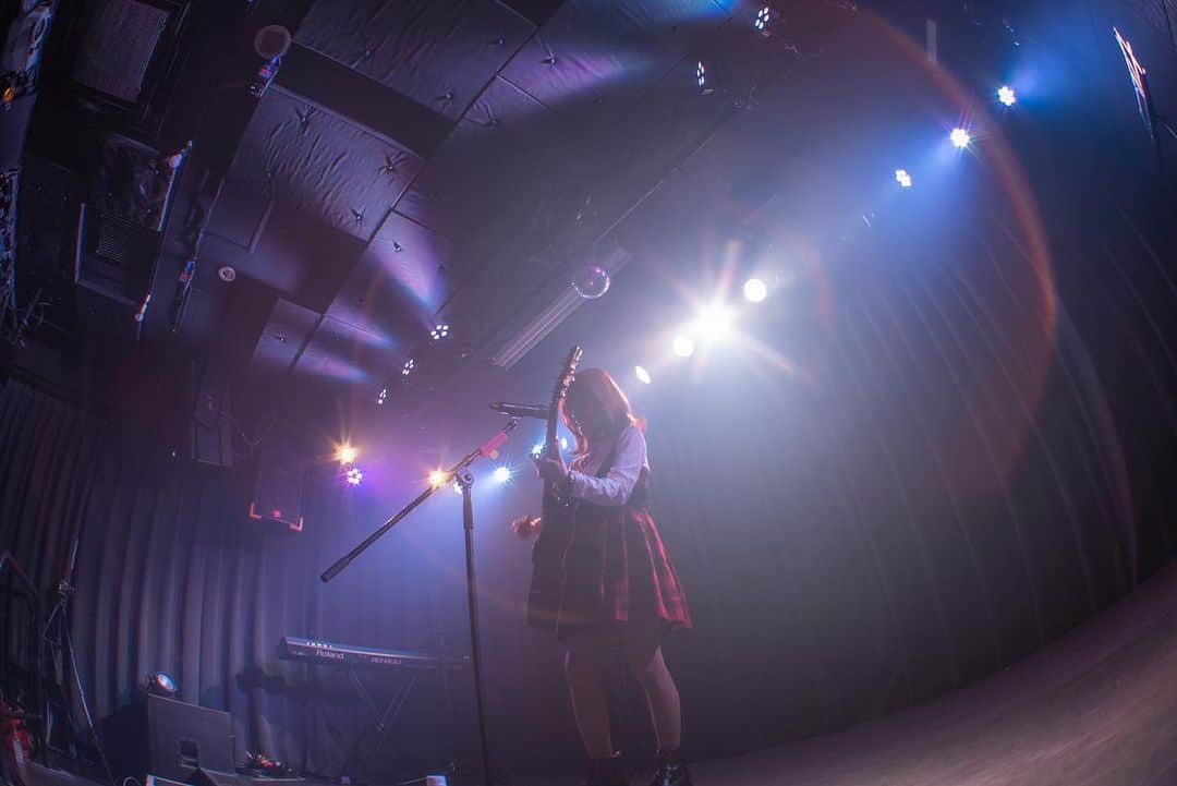 飯塚理珠（RIJU）さんのインスタグラム写真 - (飯塚理珠（RIJU）Instagram)「. .  2023.4.6(Thu) 無限大∞アラカルト@TwinBoxGARAGE  photo by @kiba_pic  素敵なお写真ありがとうございます😌 . . . #Riju  #live #livemusic #livehouse #livephotography #music #musician #guitar #vocal #ライブ #ライブハウス #ギター #takamine #rock #japanesegirl」4月13日 21時02分 - riju_0205