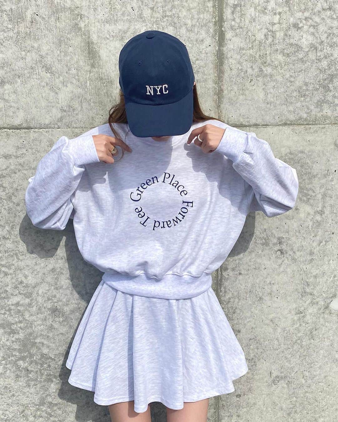 DHOLIC SNAPのインスタグラム：「Lef. @maimaimai1016  new arrivals 💙💙  GWのおでかけに使えるカジュアルアイテムが入荷しました❕  スウェットセットアップは 飛行機内着としても着用いただけるのでぜひ旅行のお供に✈️」