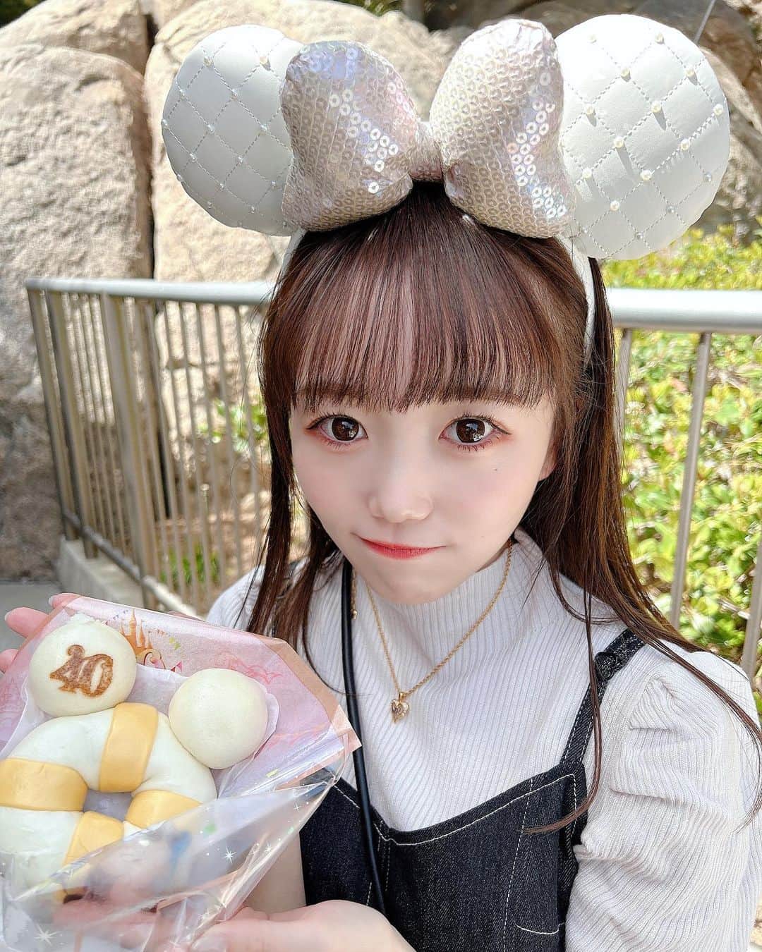 小日向夏実のインスタグラム：「🐭🖤  夢の国ほんとに楽しかった🫧  #ディズニー #ディズニーシー #春コーデ #夢の国 #japanesegirl #followｍe #東京ディズニーシー」