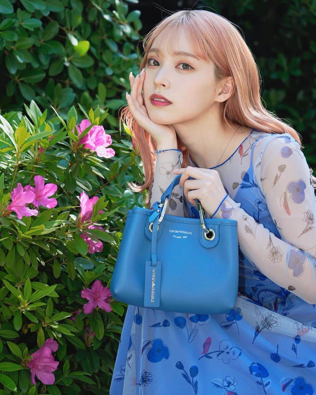 のインスタグラム：「鮮やかなブルーで包まれた！🪡🧵💙  MyEAは色んなカラーとサイズがバリエーション豊富やったけん、迷ってしまった💦  @emporioarmani #EmporioArmani #MyEA」