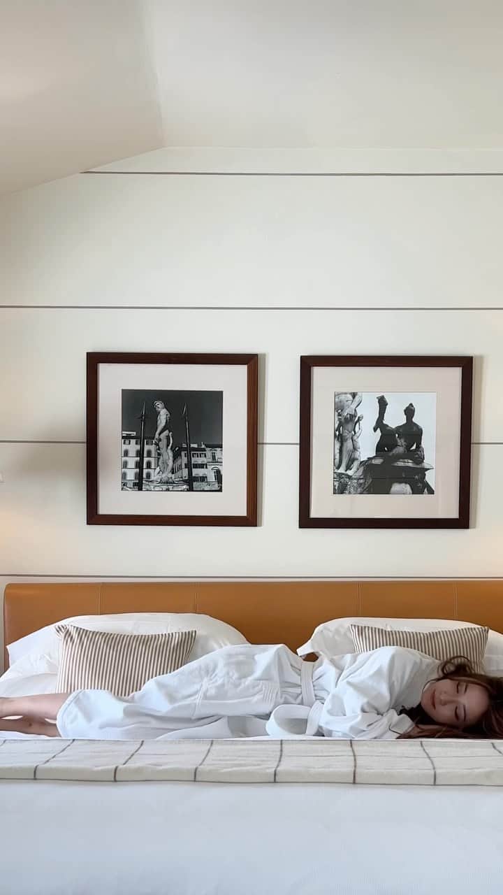 Giann Chanのインスタグラム：「Artistic hotel owned by the Ferragamo family that showcases a unique blend of contemporary art and historic accents. 🎨  @lungarnocollection #GalleryHotelArt  #lungarnocollection」