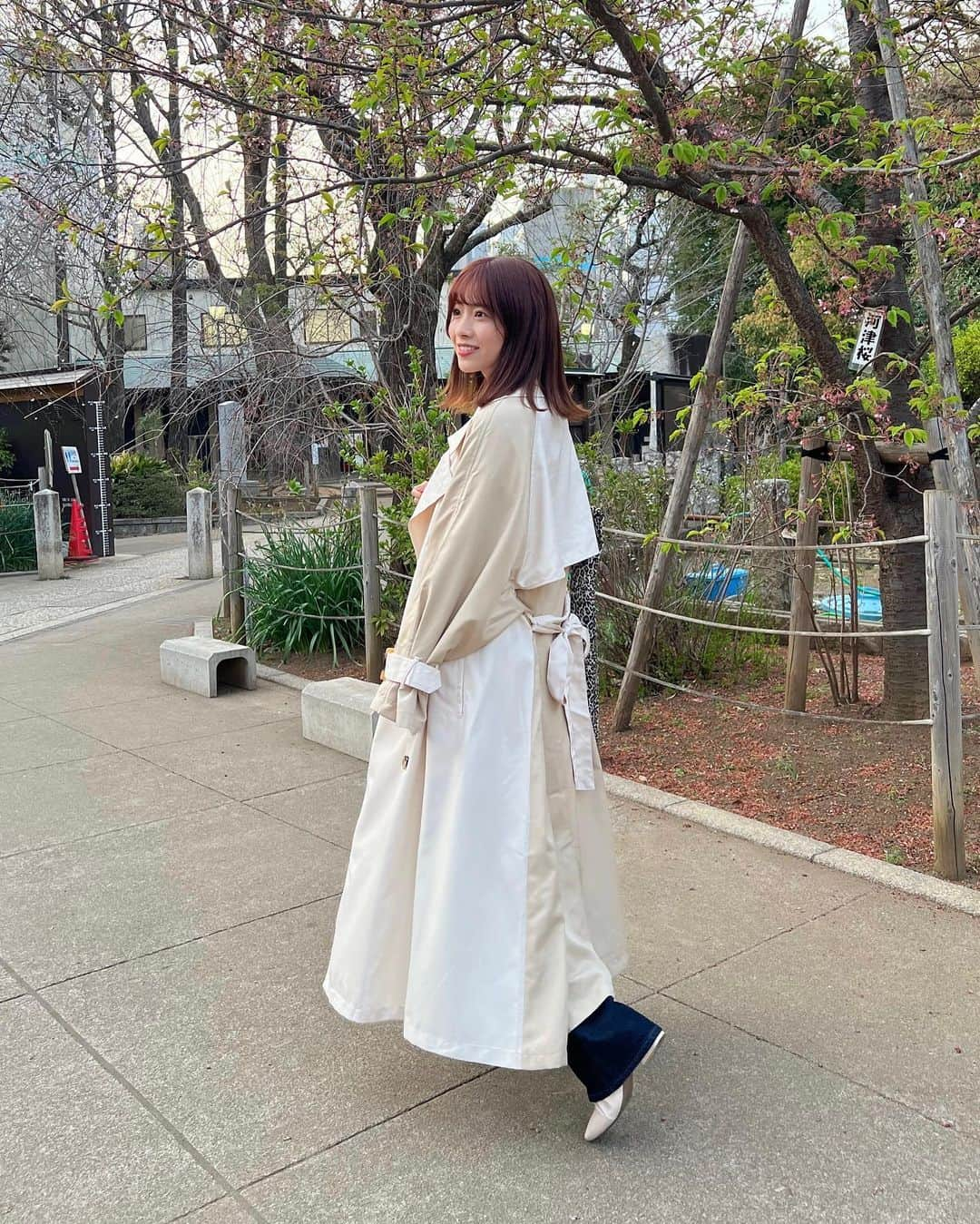 fruncoさんのインスタグラム写真 - (fruncoInstagram)「@frunco.official ◀︎他のアイテムのこちらから🧥🤍 ㅤㅤㅤㅤㅤㅤㅤㅤㅤㅤㅤㅤㅤ  昨年大人気だったこちらのコートが 今年もパワーアップして登場しました🪩✨️  シンプルで使いやすいデザインですが  レイヤード風のバックデザインで後ろ姿もかわいいのもポイントです💡  ㅤㅤㅤㅤㅤㅤㅤㅤㅤㅤㅤㅤㅤ ㅤㅤㅤㅤㅤㅤㅤㅤㅤㅤㅤㅤㅤ 🏷ベーシックトレンチコート 17日までZOZOTOWNで40％ OFF👀💖 SALE価格\￥5,060 / ㅤㅤㅤㅤㅤㅤㅤㅤㅤㅤㅤㅤㅤ ㅤㅤㅤㅤㅤㅤㅤㅤㅤㅤㅤㅤㅤㅤㅤㅤㅤㅤㅤㅤㅤㅤㅤㅤㅤㅤ  ㅤㅤㅤㅤㅤㅤㅤㅤㅤㅤㅤㅤㅤ- - - - - - - - - - - - - - - - -  ㅤㅤㅤㅤㅤㅤㅤㅤㅤㅤㅤㅤㅤ アイテムの詳細は商品タグ、または @frunco.official トップのURLよりご覧いただけます！✨️ ㅤㅤㅤㅤㅤㅤㅤㅤㅤㅤㅤㅤㅤ official store 税込¥3,000以上お買い上げで送料が¥220に🌱 さらに！税込¥8,000以上お買い上げで送料無料 📦 ̖́- ㅤㅤㅤㅤㅤㅤㅤㅤㅤㅤㅤㅤㅤ - - - - - - - - - - - - - - - - - ㅤㅤㅤㅤㅤㅤㅤㅤㅤㅤㅤㅤㅤ ㅤㅤㅤㅤㅤㅤㅤㅤㅤㅤㅤㅤㅤ #frunco  #トレンチコート  #トレンチコートコーデ  #コート  #春服コーデ  #春コーデ  #春アウター  #zozotown購入品  #zozotown  #大学生コーデ  #大学生活  #デートコーデ  #モテコーデ」4月13日 21時11分 - frunco.official