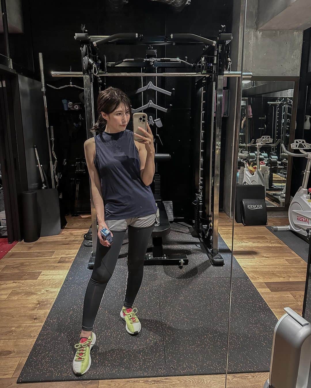 のインスタグラム：「パーソナルトレーニングに通い始めた✨  早速洗礼を受けて筋肉痛😂 普段運動不足なんだなーって実感と 筋肉つけるって頑張らないとなんだ💦と🥺  @kokubu_ntaichi にトレーニングしてもらって、厳しいけど私が全然できないから休憩ばっかになってしまった😅  次は頑張ろ💪🔥 @vanish_personaltraining では  私の紹介で特別割引が適用されるそうなので、通ってみたいなって方は遠慮せず私の名前出してください☺️ DM直接私にしてもらっても構わないです✨  新プランの 【平日限定1ヶ月通い放題プラン】も始まったそうなので、 通いやすいはず✨  夏前にカラダ引き締めよー✨✨  #パーソナルトレーニング #パーソナルトレーナー #ジムウェア #代官山ジム #渋谷ジム #トレーニング女子 #トレーニングウェア #トレーニング初心者 #トレーニング好き #トレーニング記録」