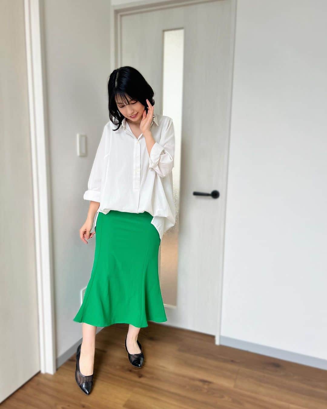 芦原優愛のインスタグラム：「. 緑の衣装だった日  #緑 #好き  #なんかオシャレさんみたいな撮り方」