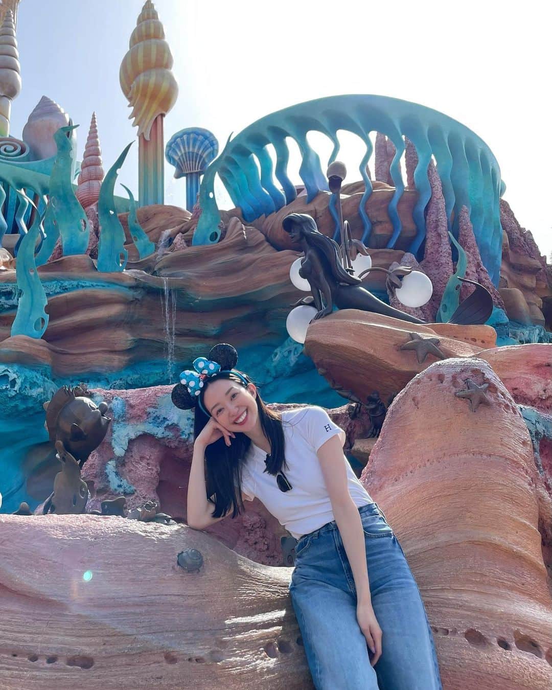 松島花さんのインスタグラム写真 - (松島花Instagram)「: 母のカチューシャを借りて🐭🤳🏻 いつ行っても幸せな気持ちになる💙 もうランドに行きたいです😂笑♪ : 声をかけてくれた方🧜🏻‍♀️🐠🪸 ありがとうございます🫶🏻 #夢の国 #ディズニーシー #DisneySea」4月13日 21時14分 - hana_matsushima_official
