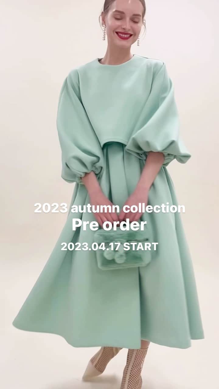 Tsuru by Mariko Oikawaのインスタグラム：「2023 autumn collection. pre order. 2023.04.17 START.  #tsuru #tsurubymarikooikawa #2023aw」