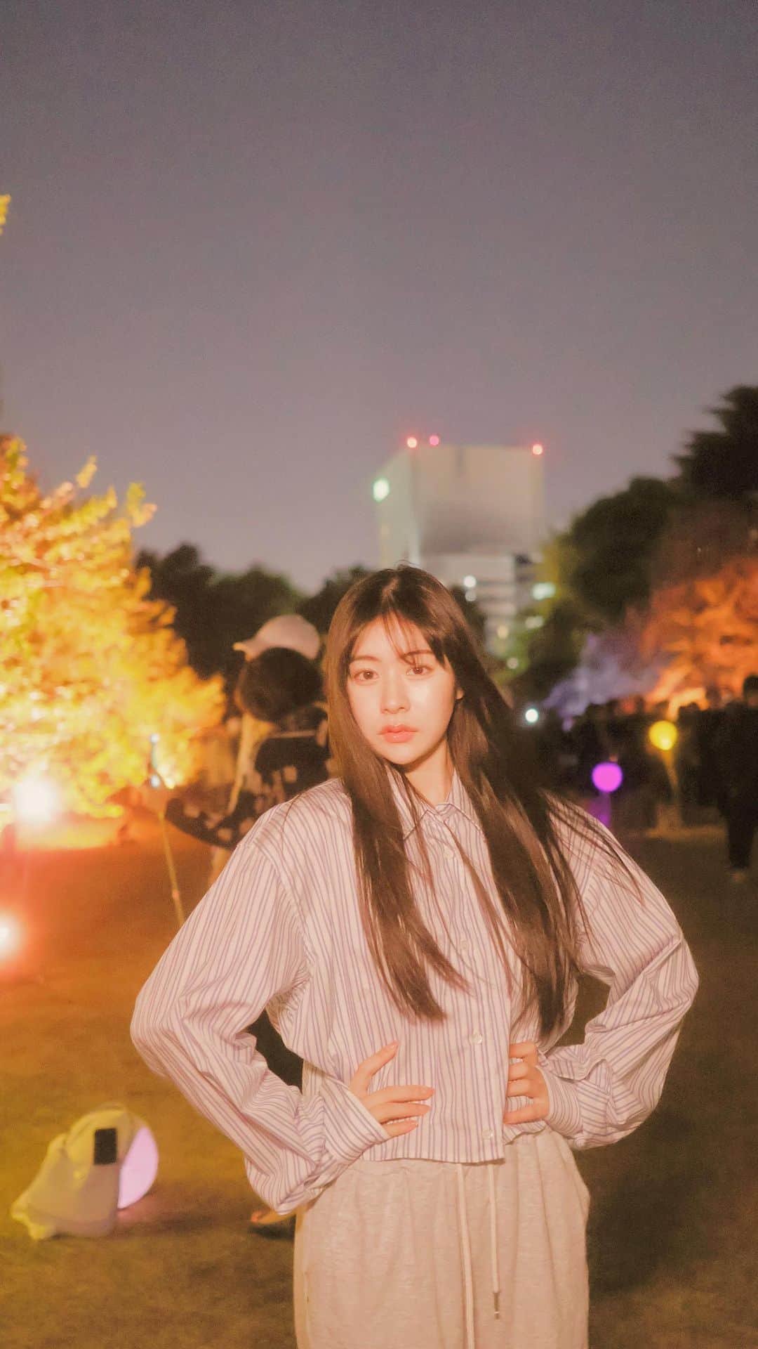 加藤美南のインスタグラム：「風つよつよ🥸  #新宿御苑 #メイク面倒でいつもより薄め」