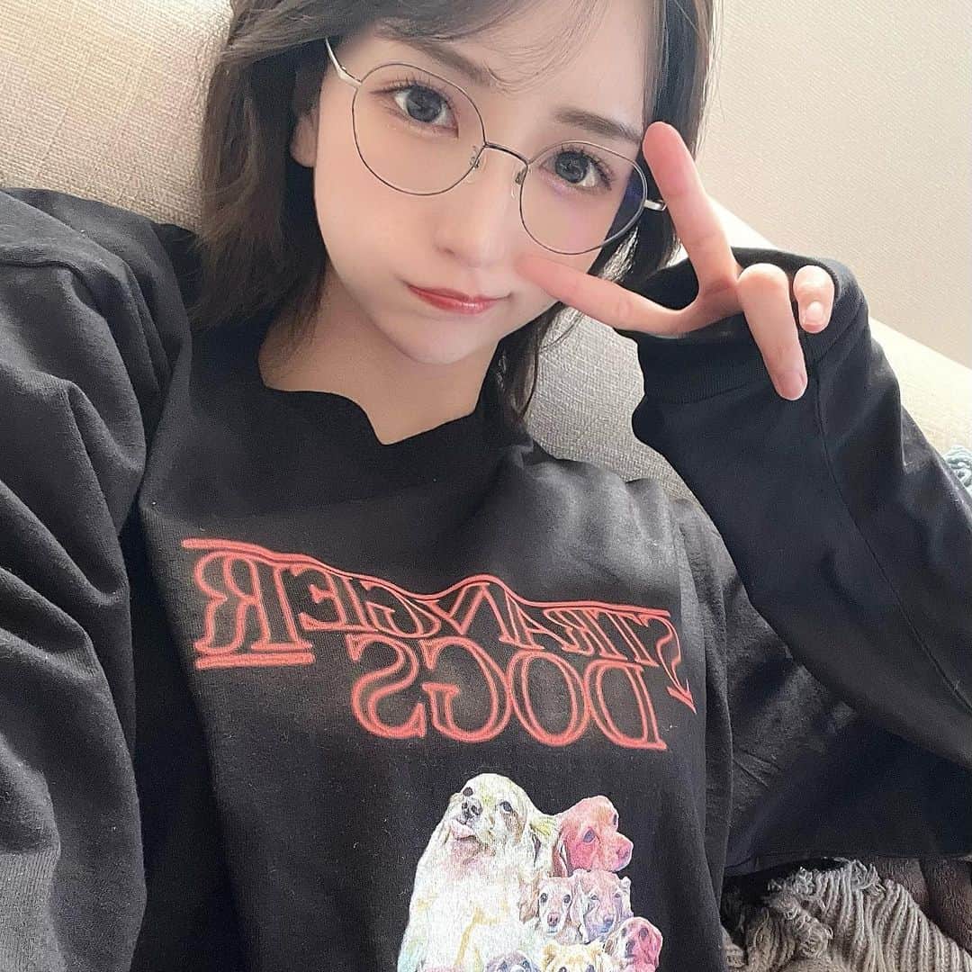 帆乃花のインスタグラム：「奇妙な犬グッズ販売してます！ グラフィック、我ながらかわいすぎる、、 ハイライトから飛べますのでぜひ〜☺️」