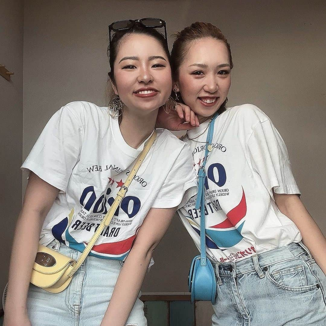 KimuraYuukaのインスタグラム：「２日目はオリオンビールTシャツでお揃いコーデ💙💛 楽しすぎて笑顔ばっかよね🤣 ほんで、やっぱ安定の変顔絶対入る🤦🏽‍♀️  白のTシャツにジーパンが 夏を感じる服装やな😆💙💙  #石垣島#オリオンビールtシャツ  #お揃いコーデ #ootd #ishigaki #trip」