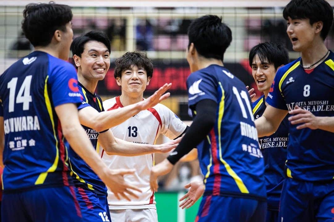久保田雅人のインスタグラム：「→ 入れ替え戦沢山の応援本当に有り難うございました。お礼を言うのが遅くなり大変申し訳ありません。皆様の応援凄く力になりました。それを結果で返せなかったことを凄く申し訳なく思います。 最後まで会場に残って応援して頂いた皆様配信で応援して頂いた皆様三好全員にしっかり届いてます。 キャプテンとして、お礼を言わせてください。ありがとうございます。  まだ黒鷲旗もありますのでしっかり とコンディションを整えて頑張りますので応援よろしくお願いします🙇 #沢山の応援本当にありがとうございます」