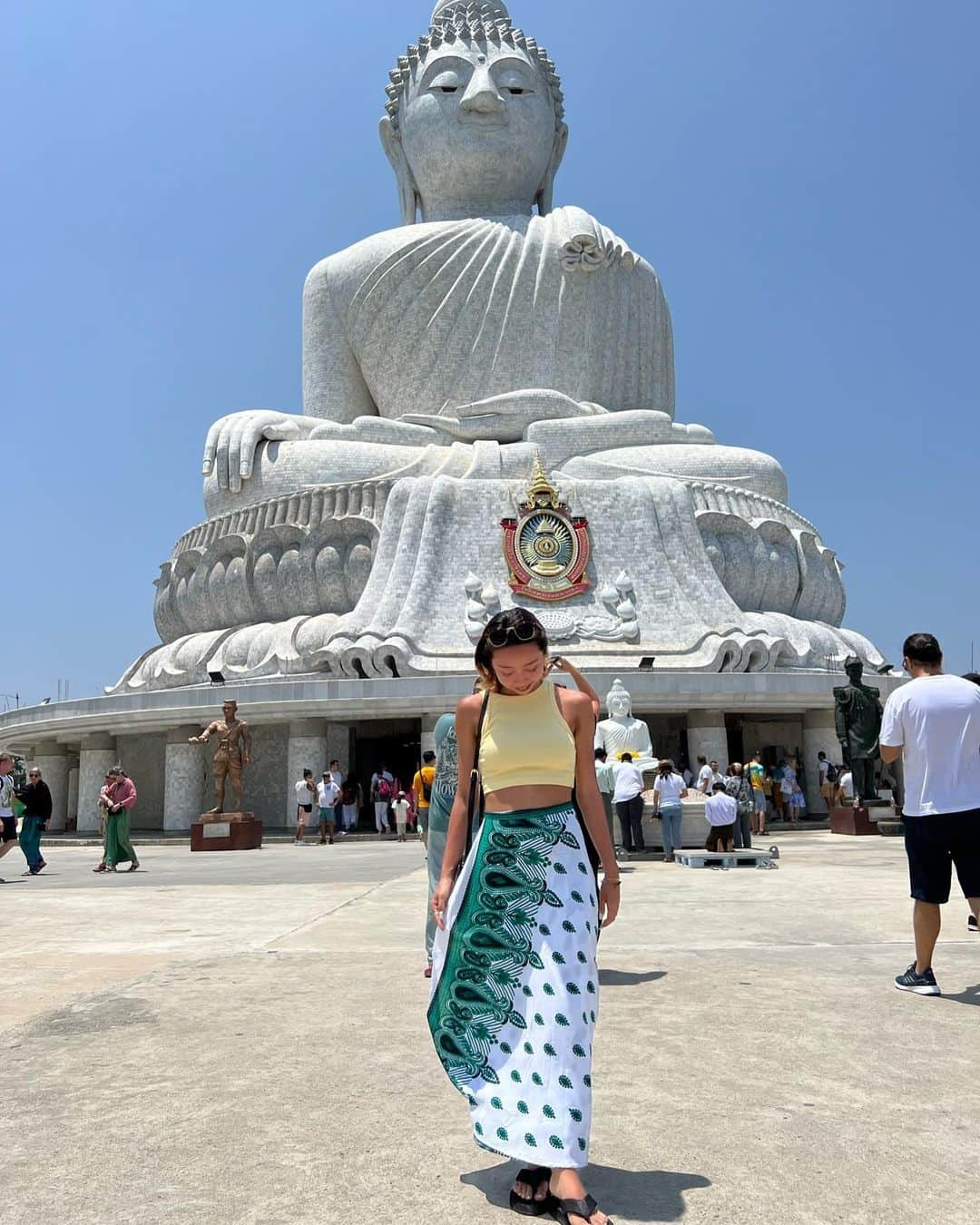 亀川萌絵子のインスタグラム：「. #bigbuddha 👁🗺🏺 現地で買ったタイスカート激かわ💚」