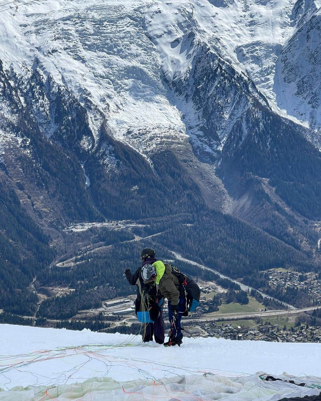 秋元梢さんのインスタグラム写真 - (秋元梢Instagram)「🪂 #chamonix #paraglider #標高約2400m」4月13日 21時38分 - akimoto_kozue