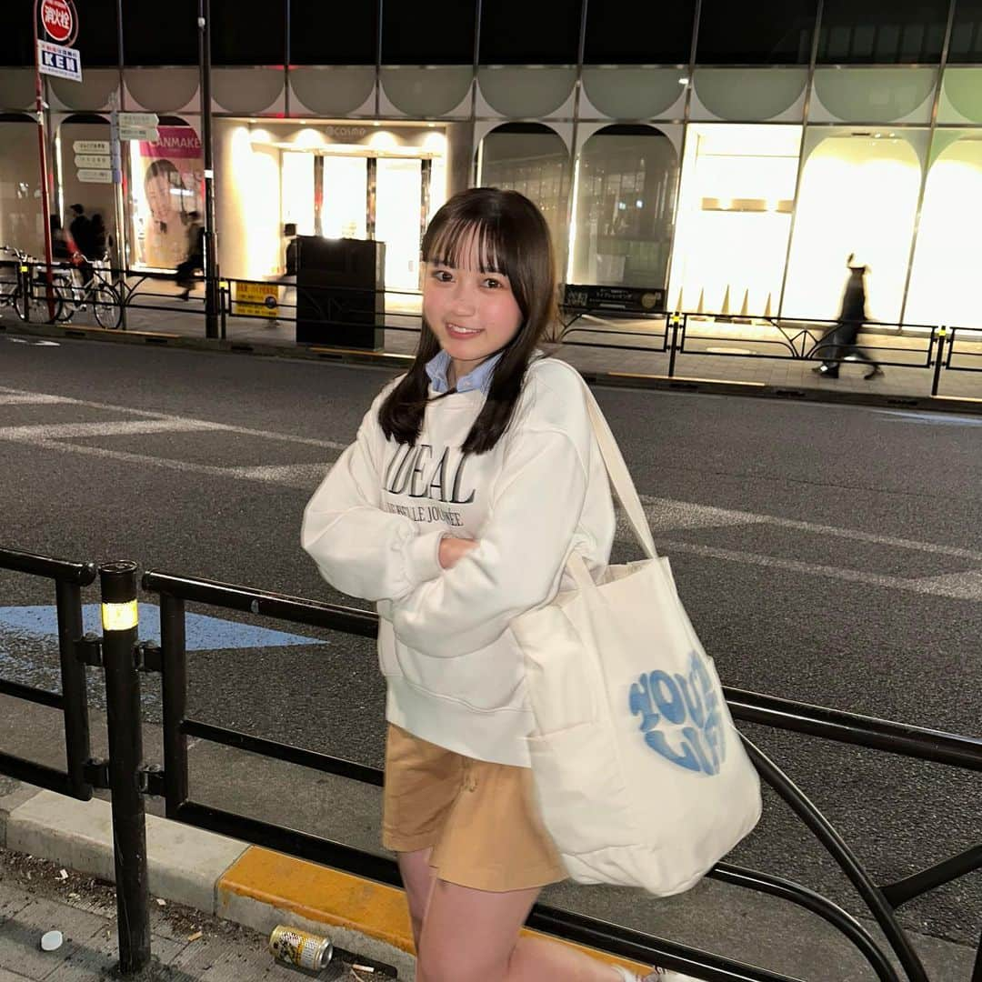 上田美夢さんのインスタグラム写真 - (上田美夢Instagram)「制服っぽい服装が大好きなの💭 襟とミニスカは必須！🌼🌼  ┈┈┈┈┈┈┈┈┈♡┈┈┈┈┈┈┈┈┈┈  公式 @puregi_official  ・ ・ #PureGi #ぷれっぢ  #MIYU  #アイドル #オレンジ担当 #アイドルガーリー #フレンチガーリー  #冬  #高校生 #JK #JKブランド #みゆまる #ブリーチなしカラー #ブリーチなし #暗髪カラー #暗髪 #オレンジ担当 #アイドルヘア #ウェーブ巻き #ミディアムヘア」4月13日 21時52分 - __m.u2525