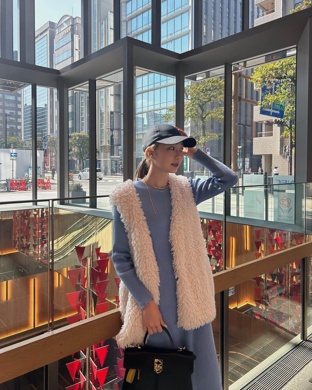 美舞のインスタグラム：「. . 四季が楽しいけれど四季が難しい😩笑笑 何色似合うかわからないけど、 色物着たくなるねぇーーーーーー😉✌️ . #私服」