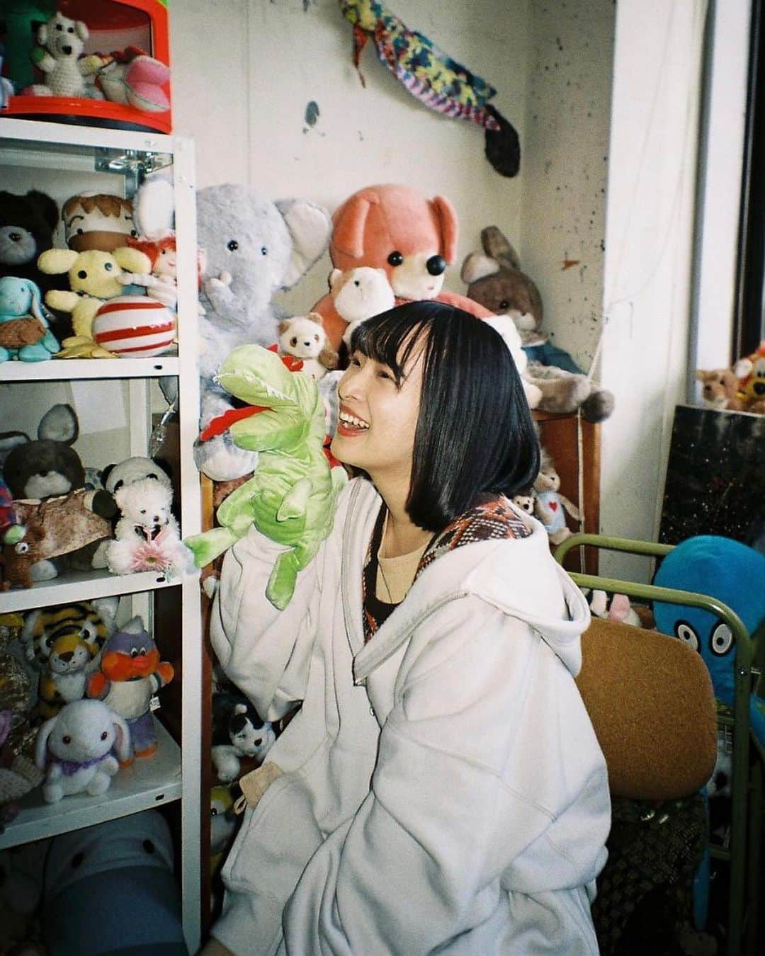 上大迫祐希さんのインスタグラム写真 - (上大迫祐希Instagram)「『ぬいぐるみとしゃべる人はやさしい』 いよいよ明日、公開です。 この映画を必要とするあなたに、届きますように。  #ぬいぐるみとしゃべる人はやさしい #ぬいしゃべ #藤尾カメラ」4月13日 21時47分 - y_kamioosako