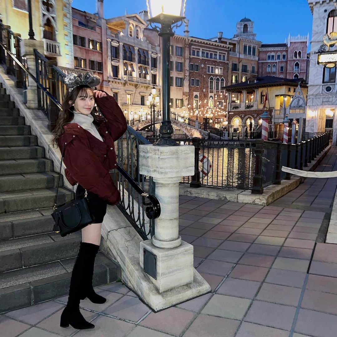 相澤瑠香のインスタグラム：「極寒ディズニーだった🐧🧊 舞台こぼれるかけら公演期間中です、きてね〜」