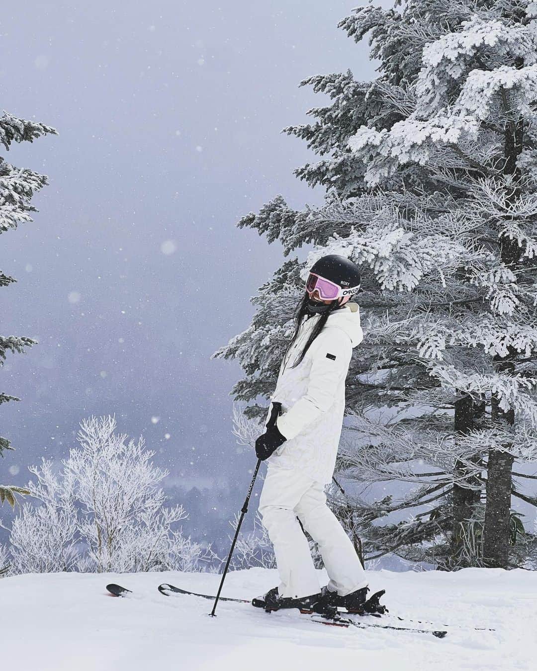 三星マナミのインスタグラム：「❄︎ ❄︎ 🤍🤍🤍🤍🤍  #lovesnow  #ski  #japan   📸 @skinagano  🏔 @yakebiski_official」