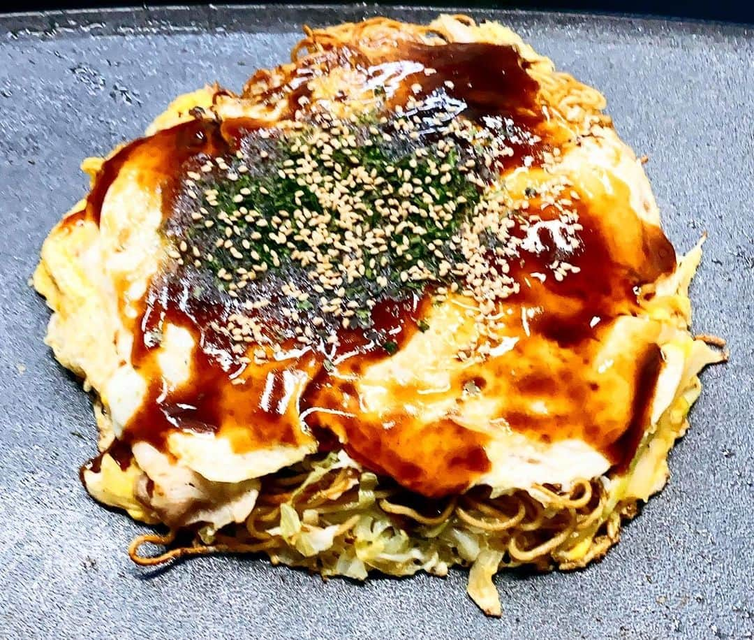 早乙女零さんのインスタグラム写真 - (早乙女零Instagram)「お好み焼きの迫力で写真が少しブレてるがそれも良し」4月13日 21時54分 - sinrisen