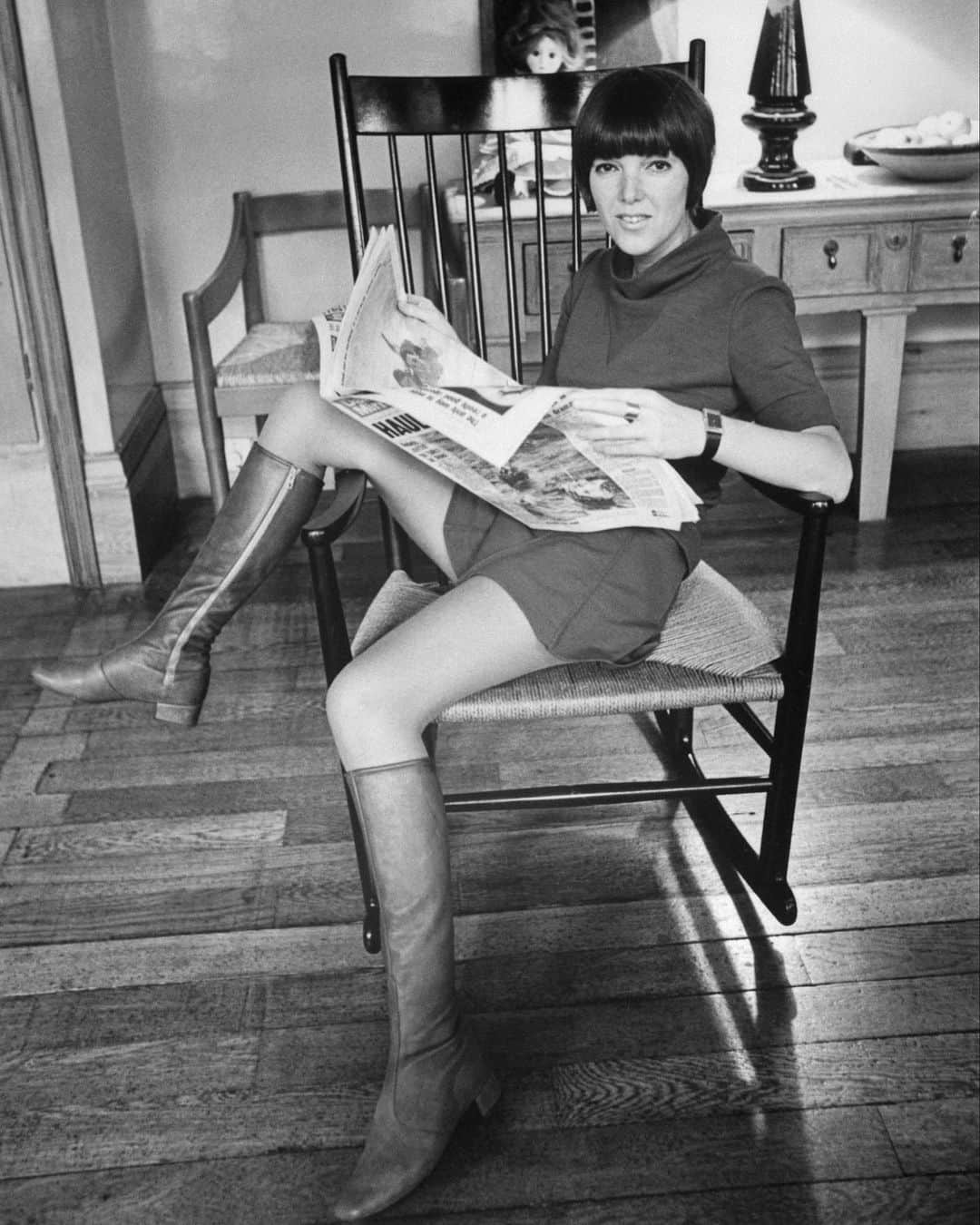 British Vogueさんのインスタグラム写真 - (British VogueInstagram)「British designer Mary Quant has died at the age of 93, her family has confirmed in a statement. When the Sixties poster girl opened her Bazaar boutique on the King’s Road in 1955 at the age of 21, she had no idea that she was about to change the nature of fashion forever, with the designer famously saying, “Snobbery has gone out of fashion… In our shops, you will find duchesses jostling with typists to buy the same dress.” At the link in bio, look back on some of her greatest moments through the pages of #BritishVogue.」4月13日 21時54分 - britishvogue