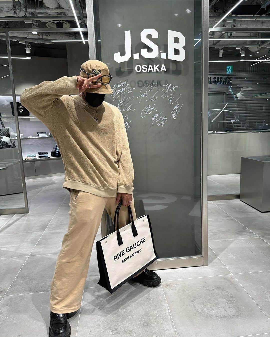 ELLYさんのインスタグラム写真 - (ELLYInstagram)「OSAKA 2Days すぐまた会いましょうMATE」4月13日 21時58分 - elly24soul