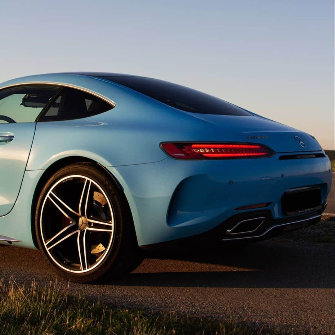 Mercedes AMGさんのインスタグラム写真 - (Mercedes AMGInstagram)「Take it all in. The Mercedes-AMG GT, standing with confidence among the most gorgeous landscapes of the world.  📸 @julian.m04​  #MercedesAMG #AMG #AMGLife #AMGThrill #GT #MyAMG」4月13日 22時01分 - mercedesamg