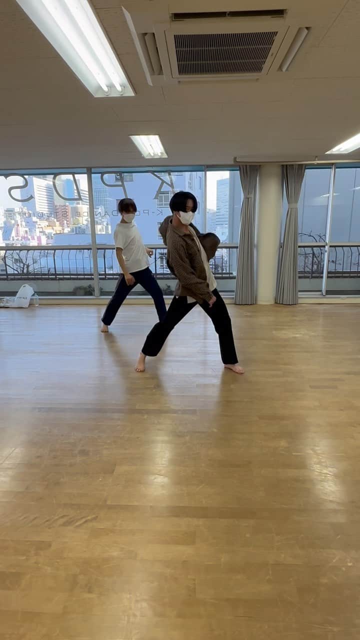塩澤英真のインスタグラム：「Seize the day. Make your lives extraordinary.💎  #四回目のjazzdance_Lessonは自分の足りないところを練習しながらもやっぱり楽しかったです #先生からはいつも大切なことを教えていただいています #Dance #Lesson #jazzdance #Reels #Reel #Reelinstagram #Hotreels #fyp #nct127 #NCT #Reeloftheday #instagood #塩澤英真 #HIDEMASASHIOZAWA」
