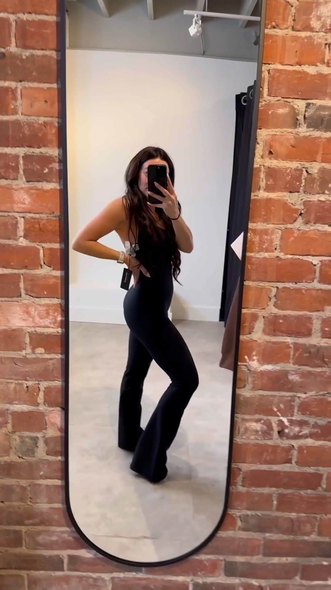 Abercrombie & Fitchのインスタグラム：「Our first-ever #YPB store concept is Boston-bestie approved. 💪  @ashley_demato #AbercrombiePartner」