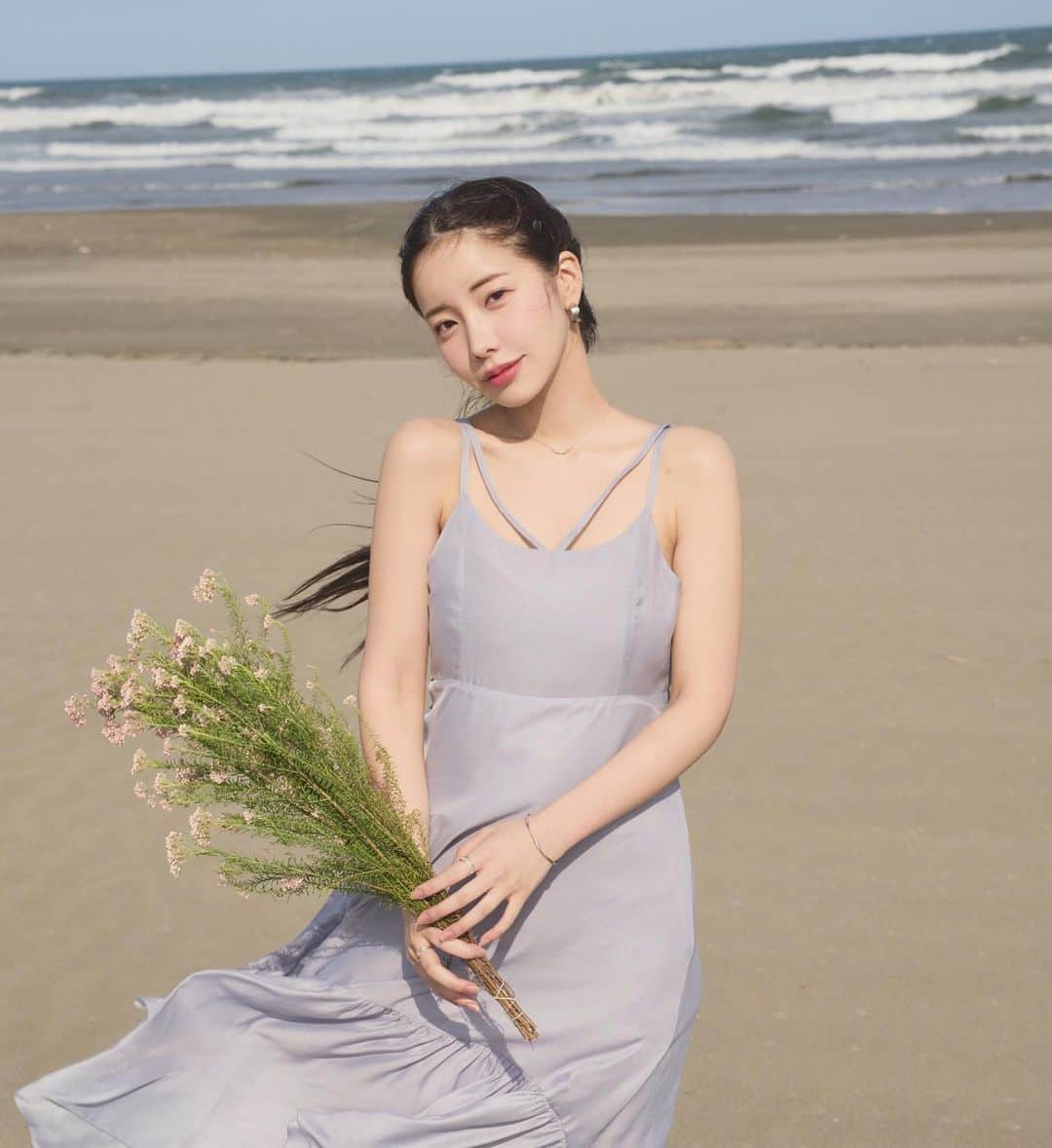 えみ姉のインスタグラム：「ㅤ この夏もみんなに自信をお届けしますわよ🌻♡♡♡ 夏の主人公になる心の準備だけしといてね♡ ㅤ ちょい見せしてこっ♡♡♡ ㅤ」