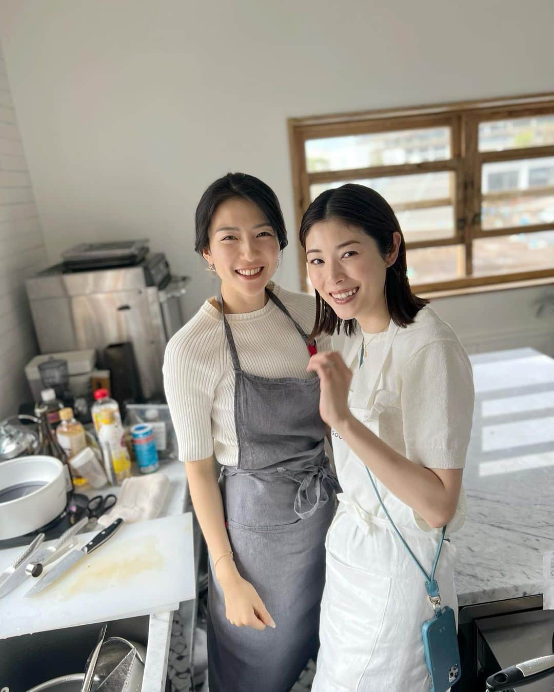 淡輪優希のインスタグラム：「今年は最近マンネリ化している(笑)お料理のレベルアップをしたいと思い、お料理教室 @valley_cooking に行ってきました🍳‼︎  先生は大好きなゆうちょ @yu__i.aoya 🌼  いや、本当に行ってよかった〜〜🥺‼︎ シンプルに新しい美味しいレシピを知れるのはもちろんですが、食材や調味料の選び方、さらにその一品がいつもより美味しくなるちょっとした調理のコツを知れるのが何より嬉しかった✨ このひと手間でこんなに違うの⁈っていう感動を何度したことか…  同じ1児の母であり、アスリート妻でもあるゆうちょ先生🐥栄養バランスもバッチリのレシピです👌  ここで学んだワザを取り入れ、普段の食卓のご飯をもっともっと美味しく、栄養のあるものにして、少しでも家族のパワーになりますように✊  とっても楽しかったし美味しすぎました🍽 ゆうちょありがとう🫶💛」