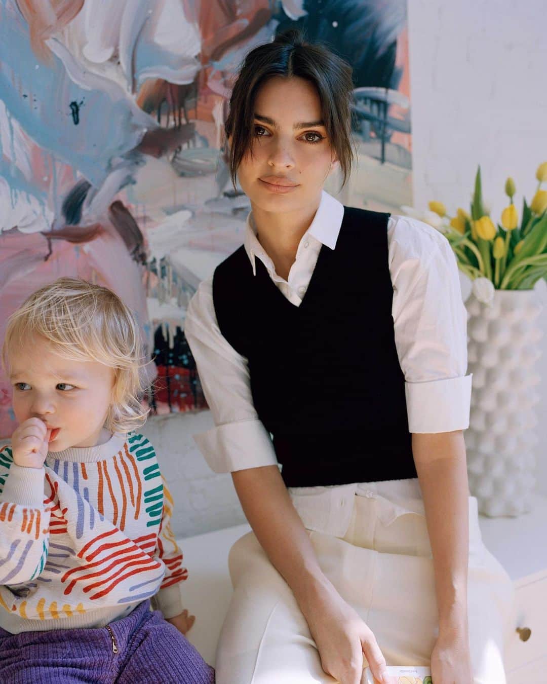 エミリー・ラタコウスキーのインスタグラム：「Sly and Mama at home for @cultured_mag Thank you for this beautiful story and cover.   I’ll treasure these photos forever @GregoryHalpern and @ahndraya_parlato. Read the conversation with my Dad about family, art and parenting online now.」