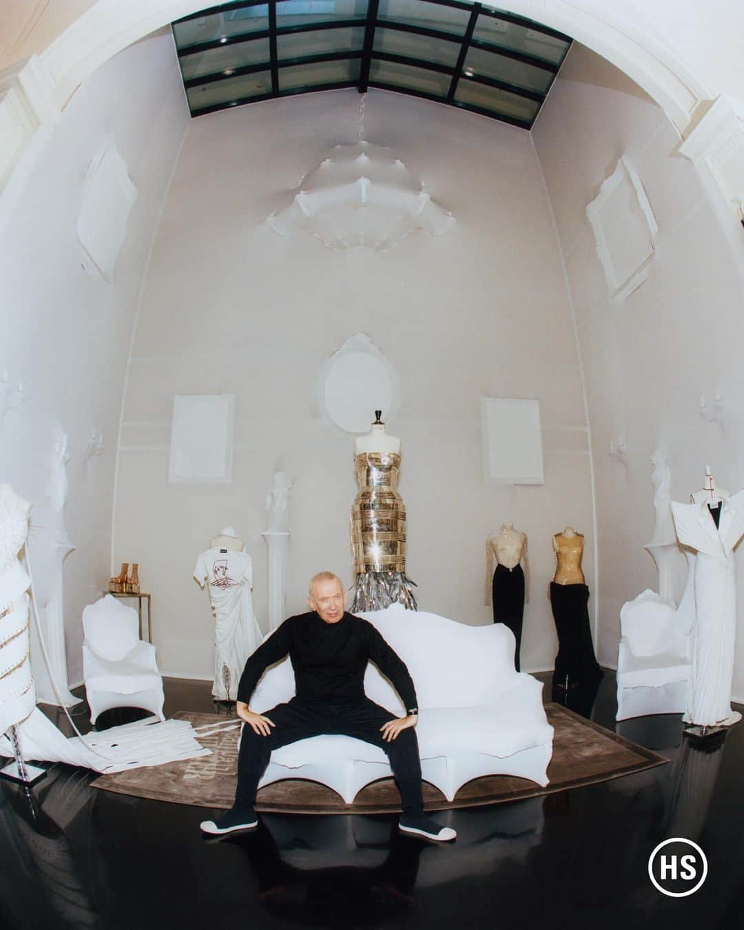 ジャンポール・ゴルチエさんのインスタグラム写真 - (ジャンポール・ゴルチエInstagram)「Jean Paul Gaultier in “Dress Like Jean Paul” for @highsnobiety , taking us on a journey through his iconic career of over 50 years.  Photographed @louiebanksstudio  Production @themorrisongroup  Words @divya_bala  Grooming @simon_chossier  Set Design @manon_everhard   #jeanpaulgaultier」4月13日 22時08分 - jeanpaulgaultier