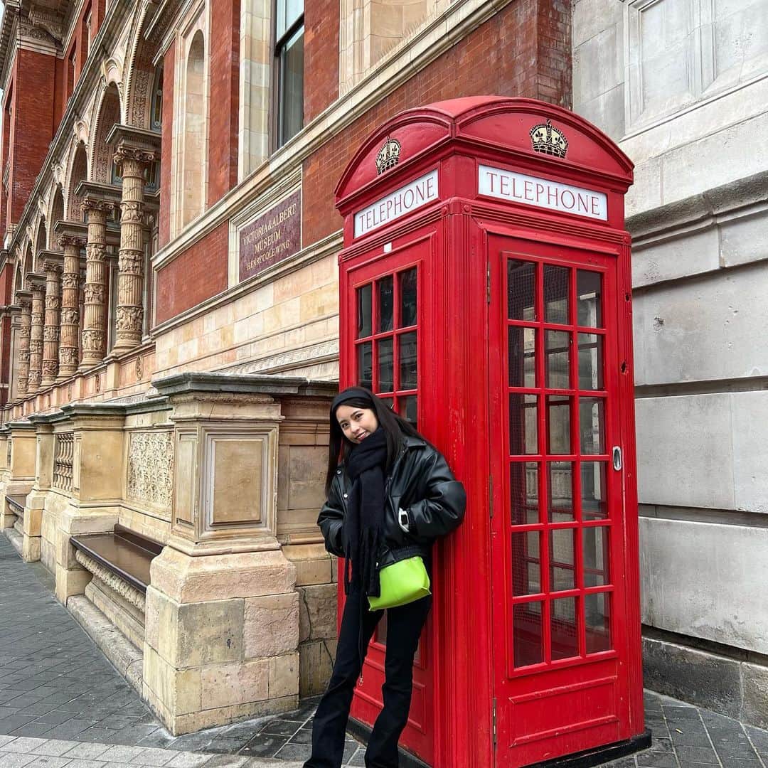 山尾梨奈さんのインスタグラム写真 - (山尾梨奈Instagram)「〻 London, United Kingdom, in March 2023  💂🏽⚜️🦢🎩🧥🌧️🍳🫘🫖☕️🧁☎️」4月13日 22時11分 - yamarina_1210