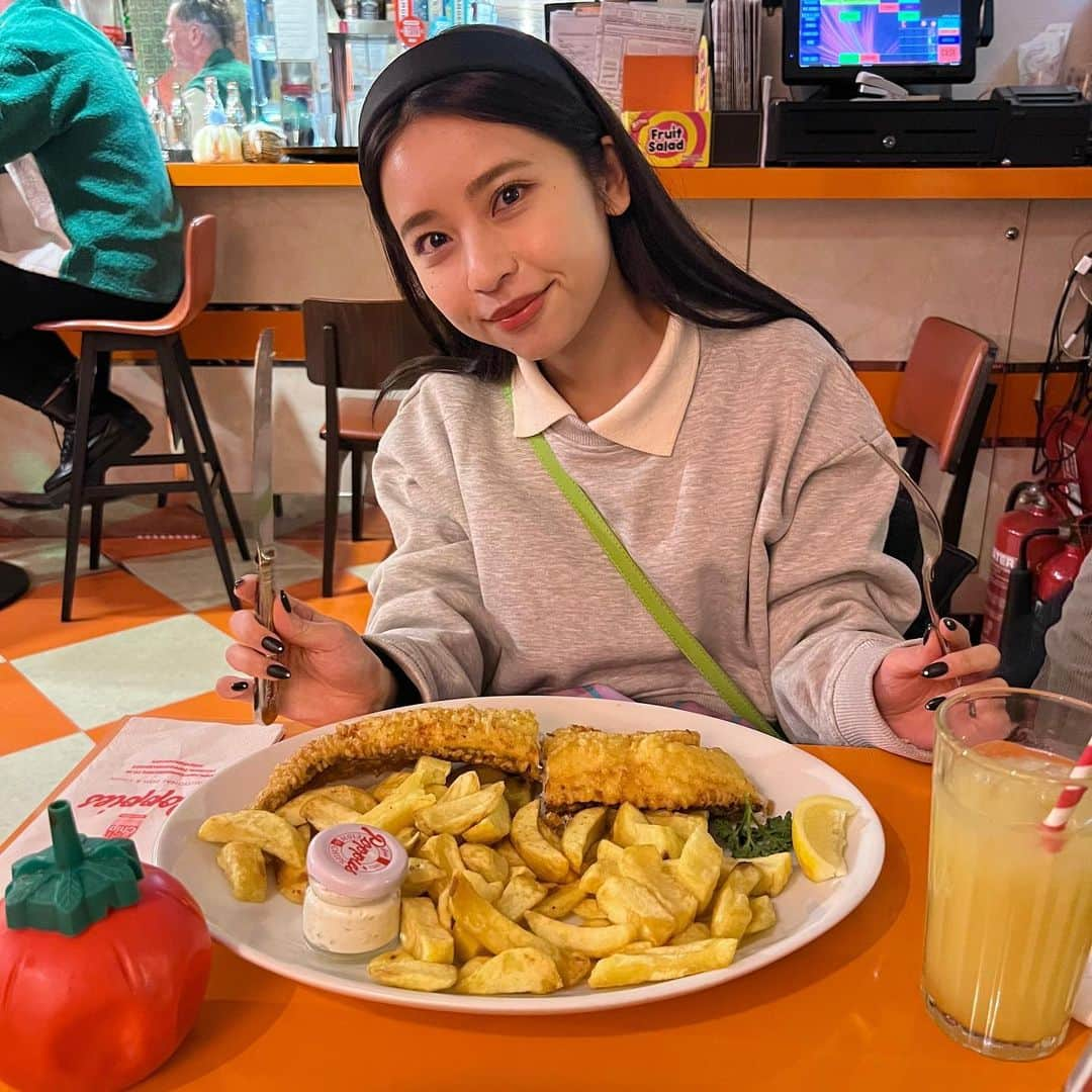 山尾梨奈さんのインスタグラム写真 - (山尾梨奈Instagram)「〻 London, United Kingdom, in March 2023  💂🏽⚜️🦢🎩🧥🌧️🍳🫘🫖☕️🧁☎️」4月13日 22時11分 - yamarina_1210