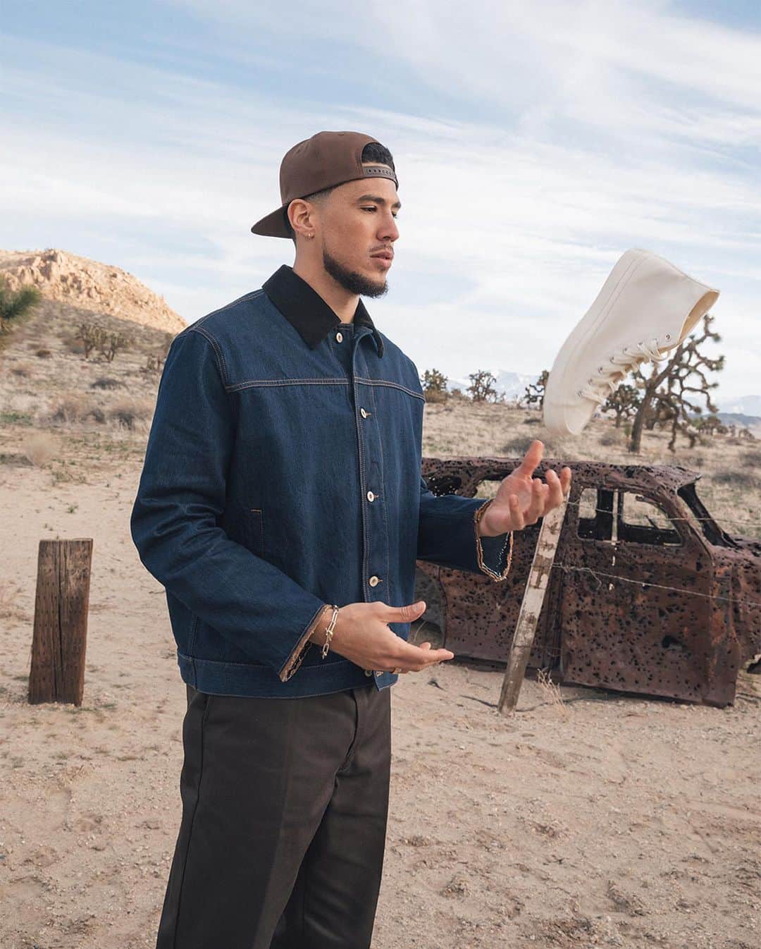 converseさんのインスタグラム写真 - (converseInstagram)「@dbook and the Converse crew hit the desert 🏜️☀️🚗 for our Devin Booker Chuck 70 shoot 📸 Swipe to see more.」4月13日 23時00分 - converse