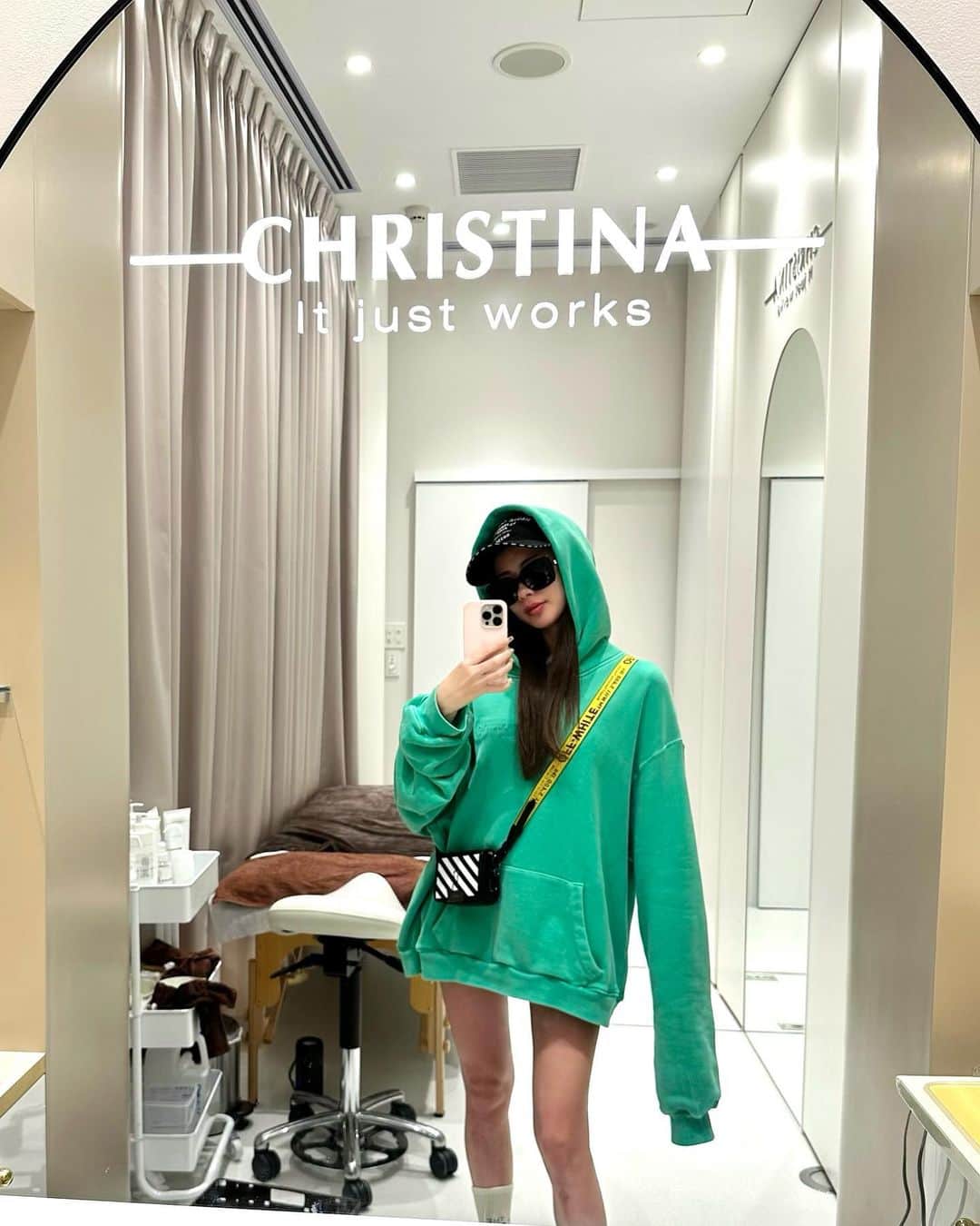 望月みらいのインスタグラム：「・ @christinajapan_store で 2回目のトリートメントを受けてきた🫧  今回も ☑︎BIOPHYTO🌿 ・ この日も肌の状態みてもらって 新しいスキンケアを購入したよ🧪  自分に合ったスキンケアを提供してもらえるから、 何使っていいか分からない人にはオススメだよ🧏🏻‍♀️」