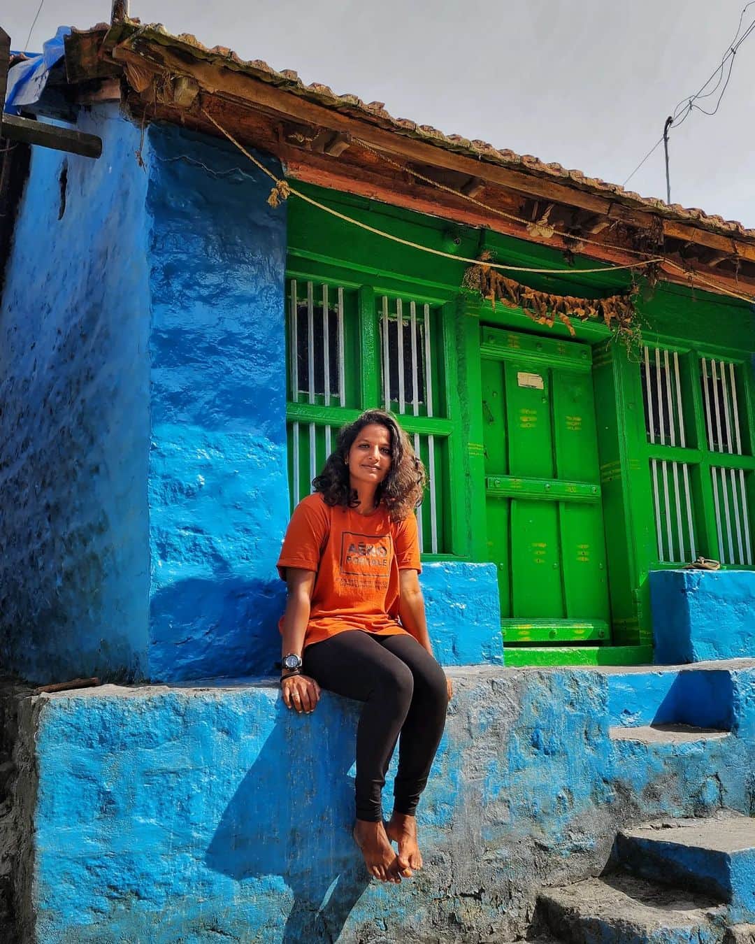 Nikonのインスタグラム：「You can only meet these lovely people if you trekk 3hrs downhill (tough one) from vattakanal. The village name is Vellagavi and they dont wear slipper there since they got more than 25 temples in that small area. 400years old village and the Brits have discovered Kodaikanal from here.   #vellagavi #kodaikanal #kodaidiaries #village #travel #kodai #trekking #vattakanal」