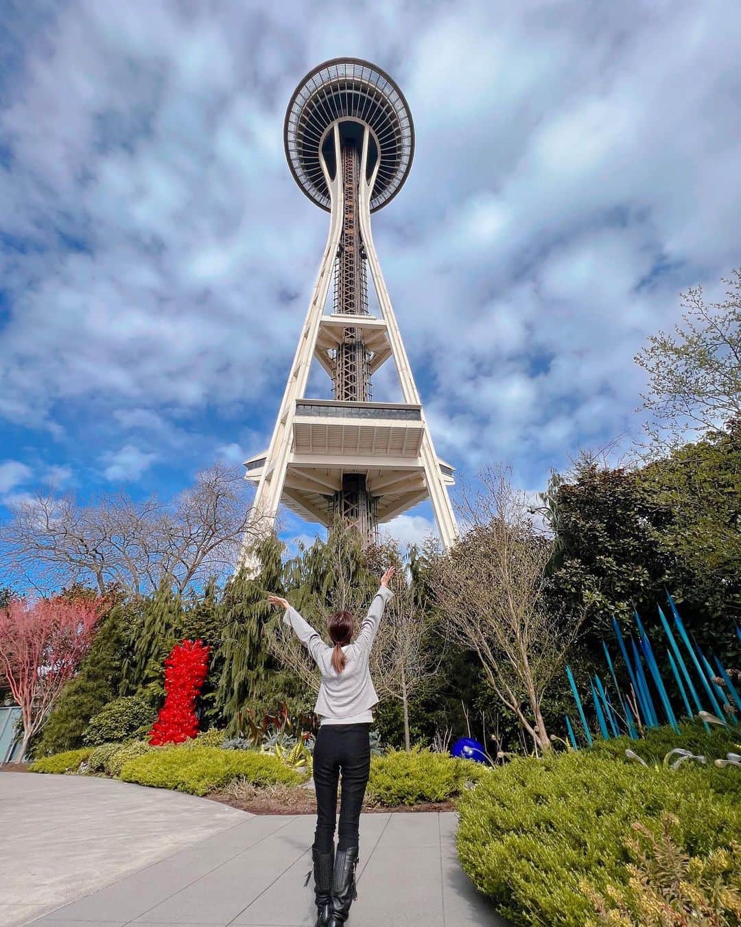 Remiさんのインスタグラム写真 - (RemiInstagram)「must visits in Seattle!! all in one spot📍 シアトルの象徴、スペースニードルを始め美術館巡りやスポーツ観戦ができるシアトルセンター🎪 モノレール直結で大人も子供も丸一日楽しめる、シアトル観光で欠かせないスポットです🗼🏵🎸🏟️  1-3 🗼 #スペースニードル #SpaceNeedle 4-5🌼 #チフーリガーデンアンドガラス #ChihulyGardenandGlass 6 🍸 #コレクションズカフェ #collectionscafe 7 🎸 #ポップカルチャー博物館 #MuseumofPopCulture 8 🏟️ #クライメートプレッジアリーナ #ClimatePledgeArena  —— 📍Seattle, WA🇺🇸 🏨 Seattle Center @seattlecenter  🗓2023.4 📝 @lovetabi_travel  ——  #シアトル #シアトル旅行 #シアトルセンター #Seattle #seattlecenter #visitseattle #LOVETABI」4月13日 22時31分 - remi_912