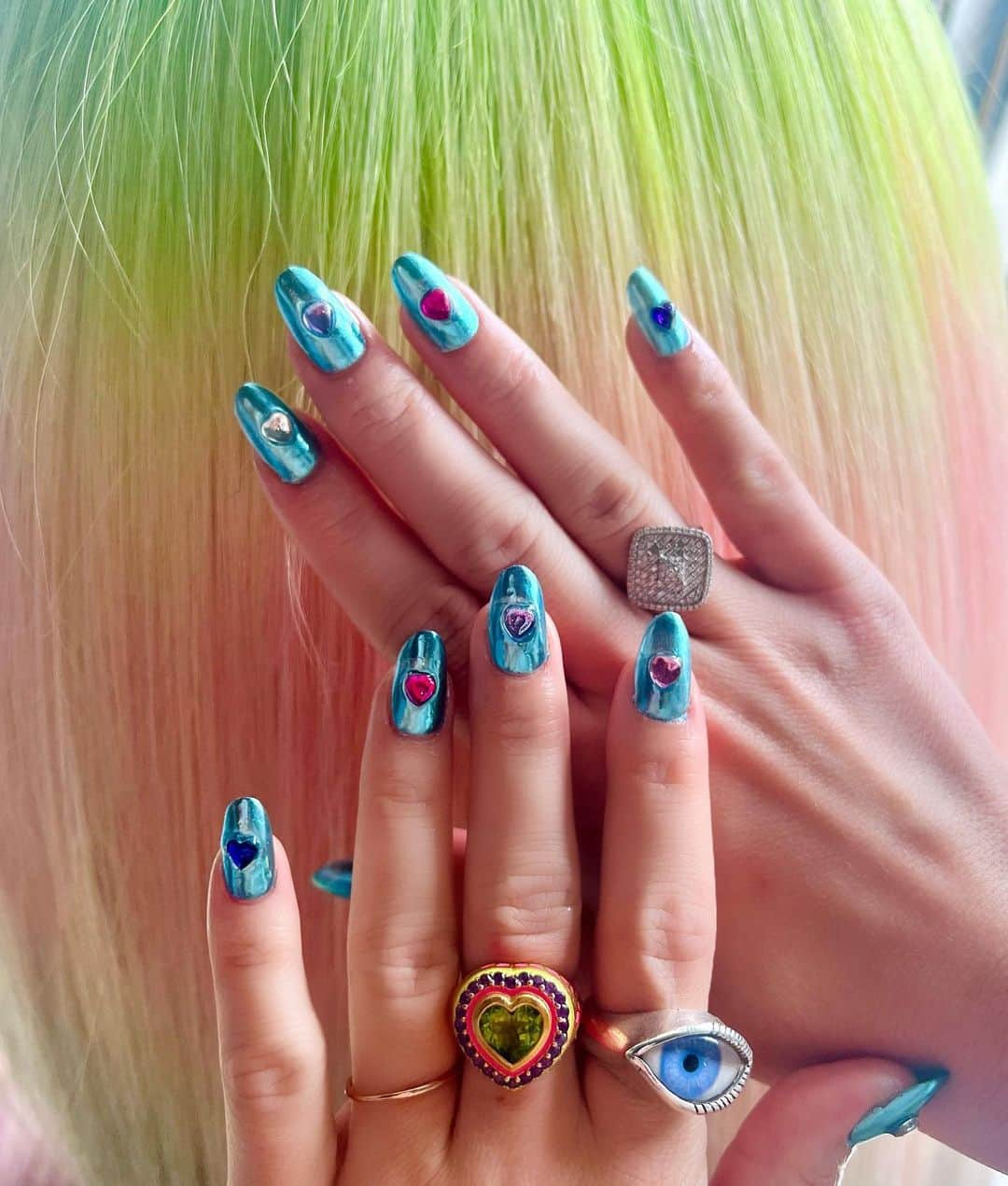 Britney TOKYOさんのインスタグラム写真 - (Britney TOKYOInstagram)「❤️🧡💛💚💙💜💖 @georgiamayjagger @bleachlondon   #SpaTingsForPalmSprings #coachella #nails #britneytokyo #bleachlondonla」4月13日 22時45分 - britneytokyo