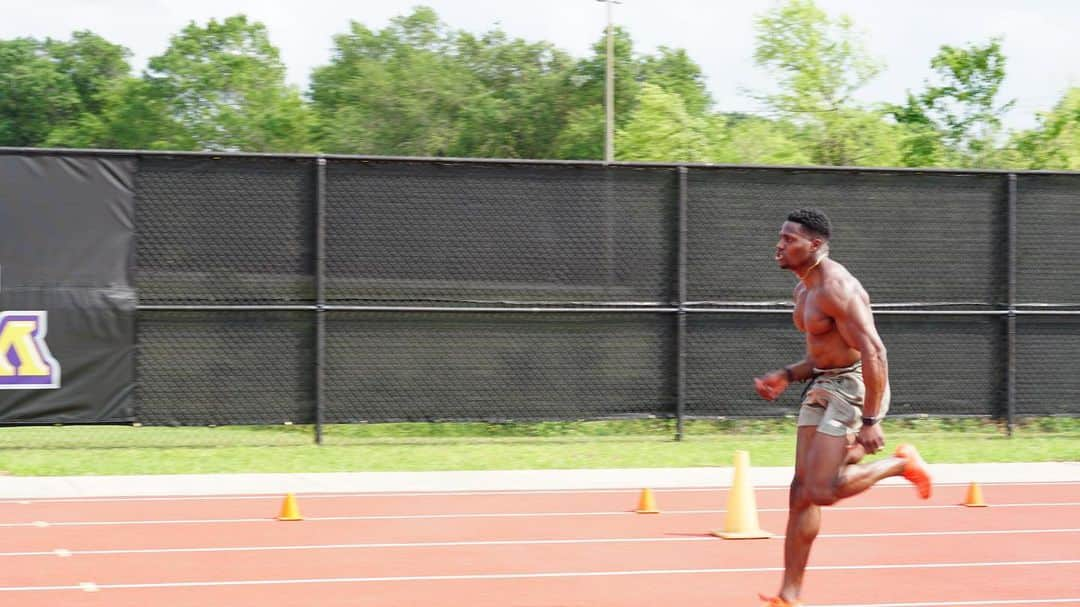 ハリー・アイキネス＝アリエティさんのインスタグラム写真 - (ハリー・アイキネス＝アリエティInstagram)「☀️ “We Outside” 🇺🇸  - - #trackandfield #explore #athlete #sprints」4月13日 22時41分 - aikines