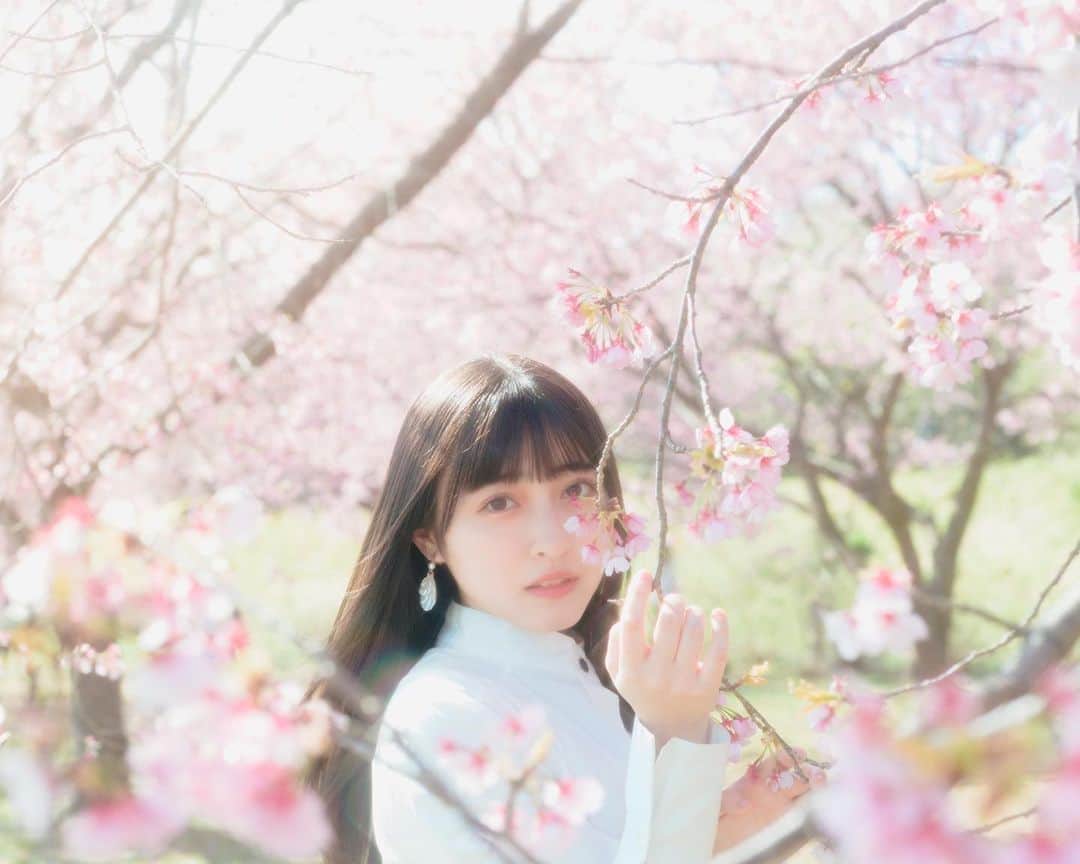 竹内月音さんのインスタグラム写真 - (竹内月音Instagram)「普段あんまりしない表情じゃない？🌸‎🤍」4月13日 22時44分 - takeuchi_tsukine