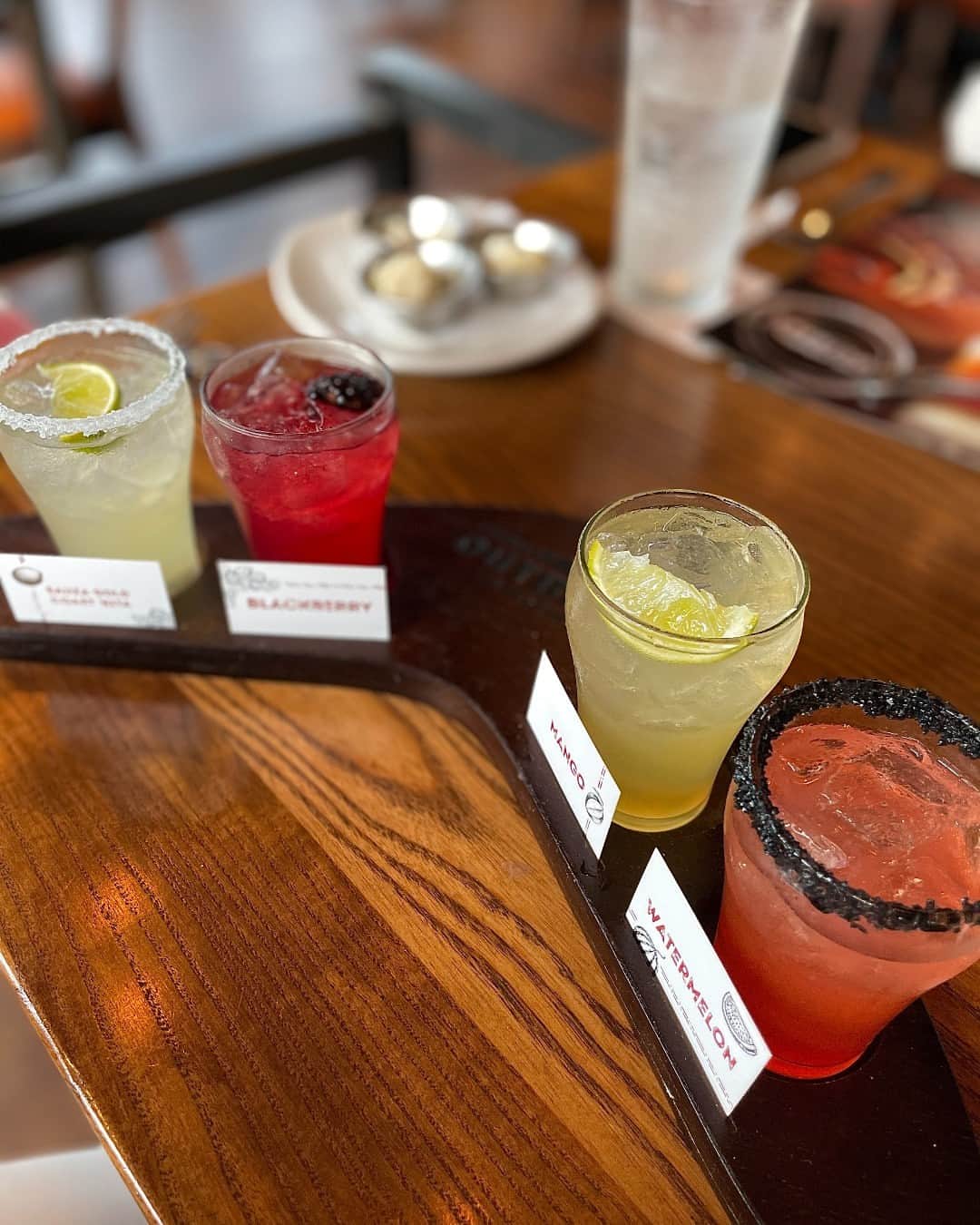 Outback Steakhouseさんのインスタグラム写真 - (Outback SteakhouseInstagram)「Who said you had to go to the airport to catch a flight? The Boomarita flight conveniently lands at your table. 😎 Drink Responsibly」4月13日 22時44分 - outback