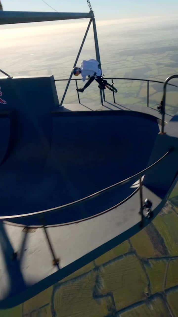 レッドブルのインスタグラム：「who said sky is the limit? 🚀🤘  Definitely wasn’t @KrissKyle.   Watch his latest project ‘Don’t Look Down’ - now on YouTube 🍿 (link in bio)   #redbull #givesyouwiiings #bike #bmx #bikelife #freestyle」
