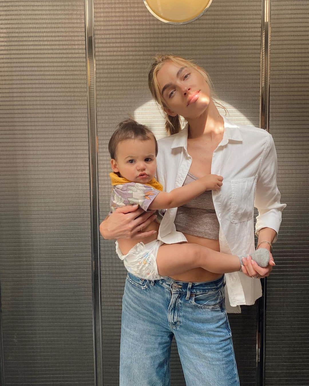 Elizabeth Turnerのインスタグラム：「fully understanding why everyone says being an aunt is the best thing ever 🤍🥹 seeing the world through Luca's eyes is magical!!!! #auntlife #familytime thanks @sarahfturner & @ignacioftab for bringing a real life angel into this world 🙏🏼」