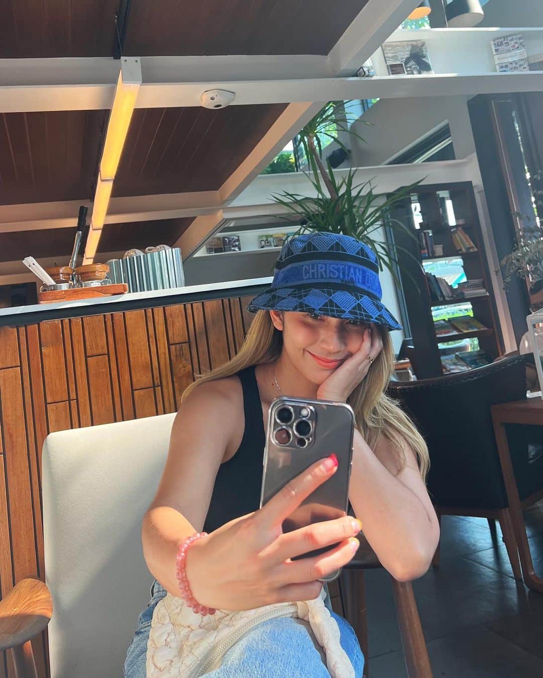 ピヤヌット・パンノイのインスタグラム：「🐙🥨🍕🍔🫶🏻.」