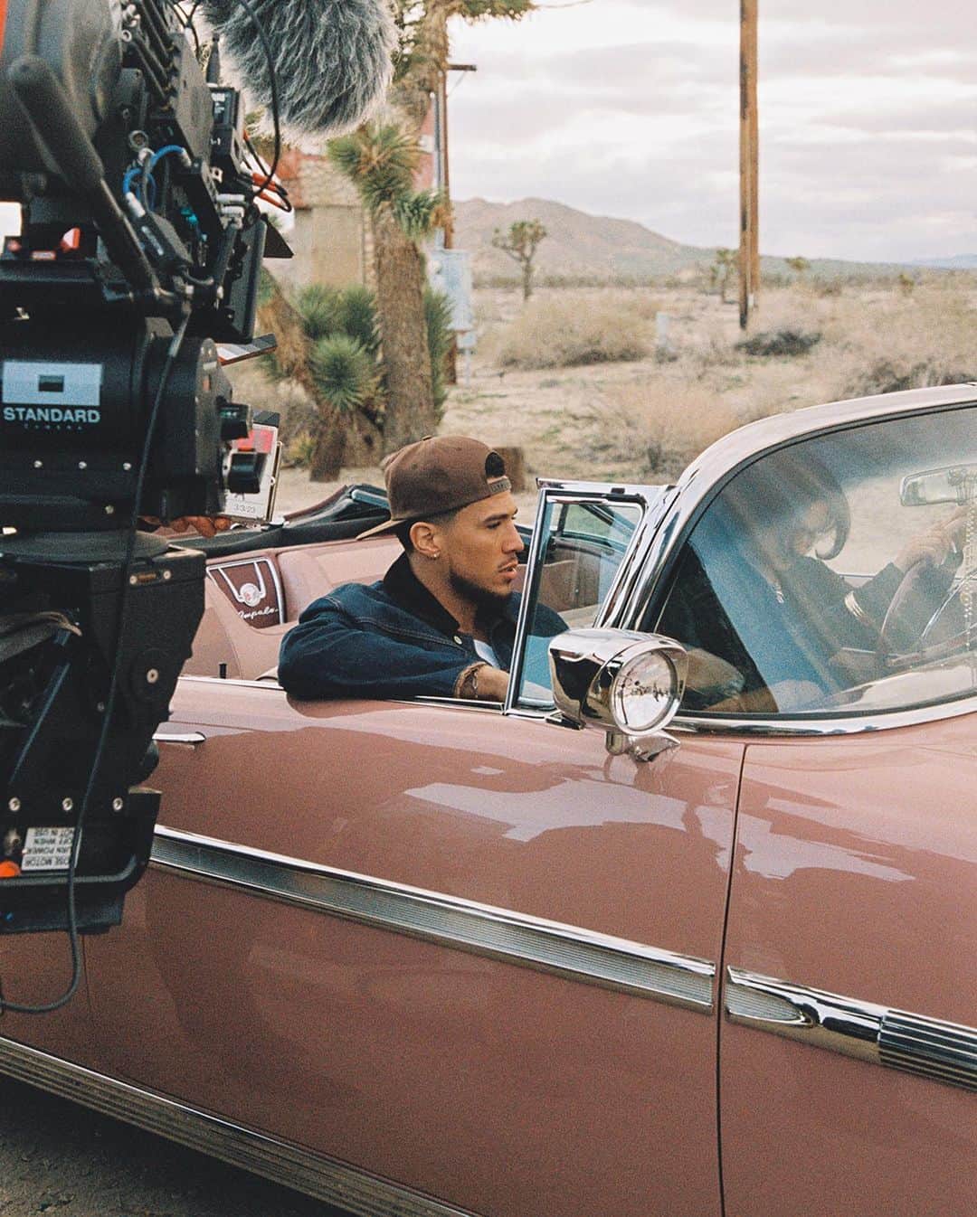 converseのインスタグラム：「@dbook and the Converse crew hit the desert 🏜️☀️🚗 for our Devin Booker Chuck 70 shoot 📸 Swipe to see more.」