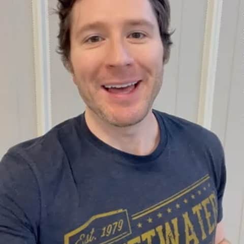 アウル・シティーのインスタグラム：「Hey Dallas, we’re moving the sold-out show at The Echo to House of Blues Dallas.   Tickets for the House of Blues Dallas show on October 10 are available now.   The “To The Moon” U.S. tour is selling fast!  Thank you for your support.  See you this fall!  #cocomoon #owlcity #tothemoontour」