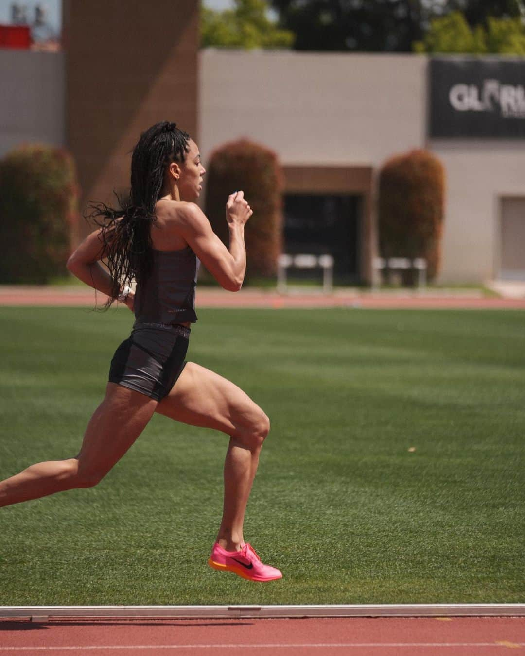 カタリーナ・ジョンソン・トンプソンのインスタグラム：「🏃🏽‍♀️💨💨」